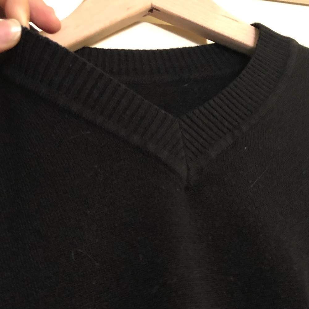 Black short sleeve sweater